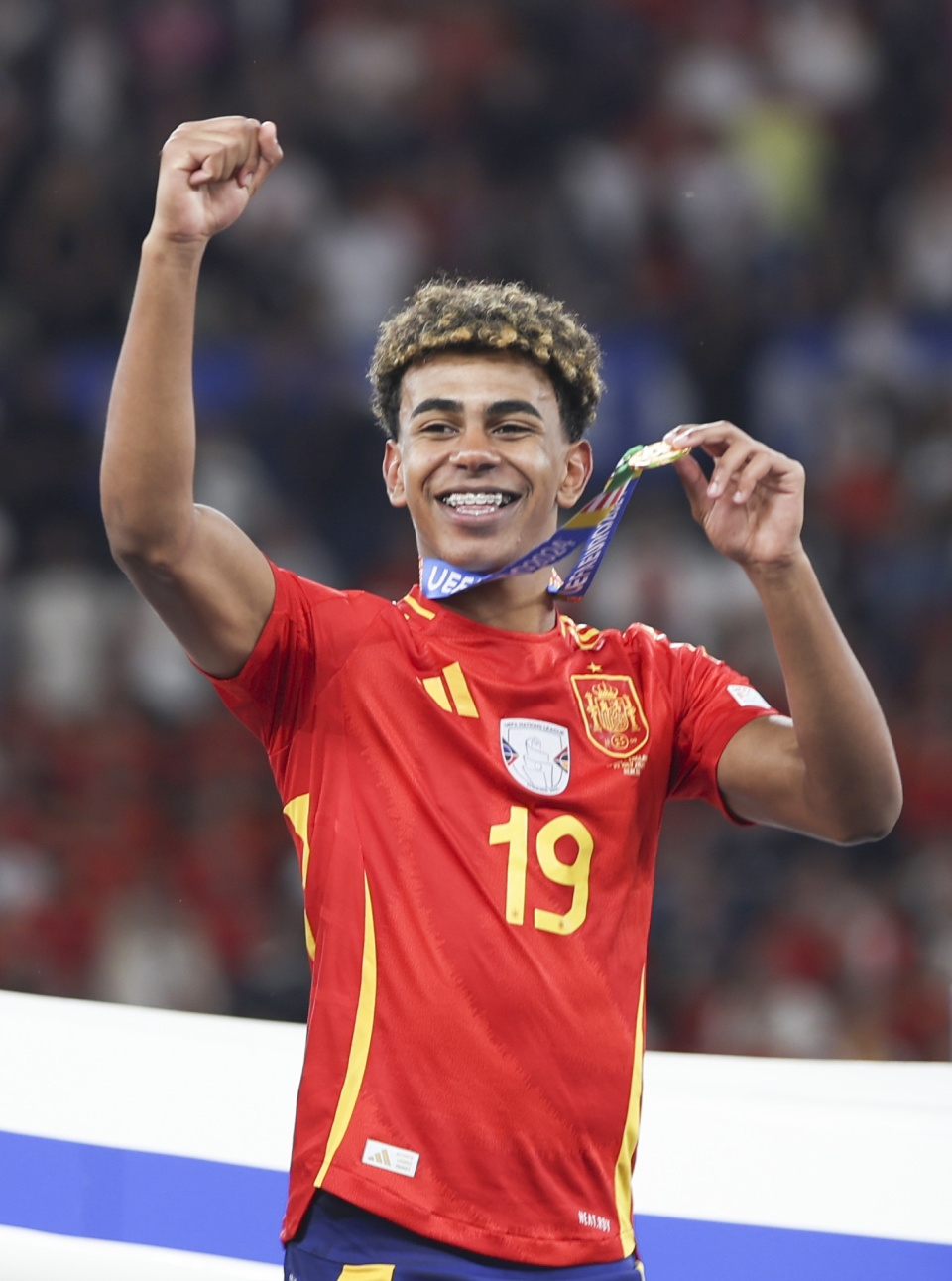 SGA：去年自己和妻子捐赠了NBA杯奖金，今年会继续捐赠（SGA称去年携妻捐出NBA杯奖金，今年仍将继续捐赠）